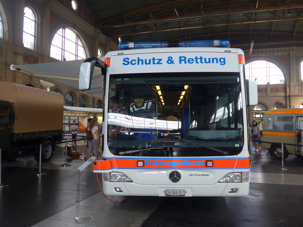 (193'884) - Stadt Zrich, Zrich - Nr. 123/ZH 588'057 - Mercedes am 9. Juni 2018 im Bahnhof Zrich