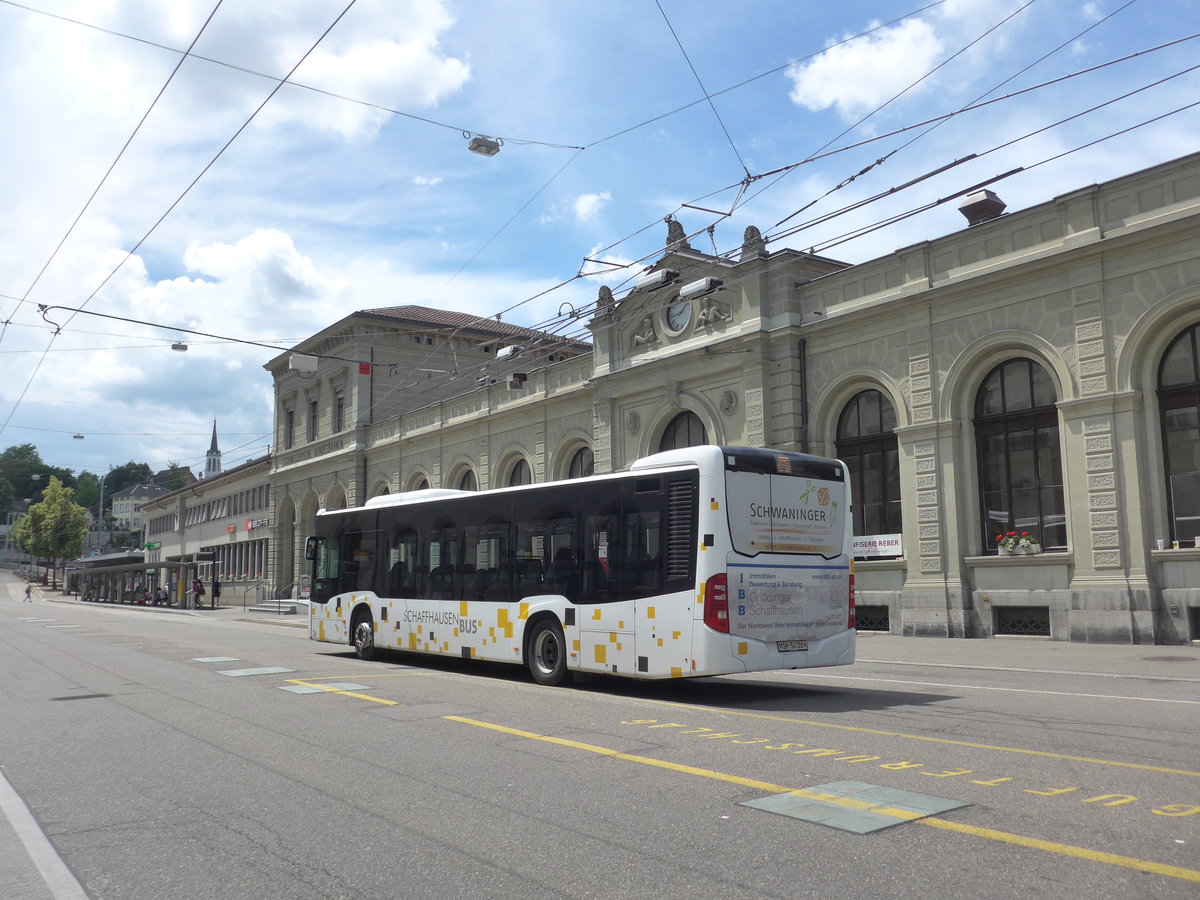 (193'943) - SB Schaffhausen - Nr. 26/SH 54'326 - Mercedes am 10. Juni 2018 beim Bahnhof Schaffhausen