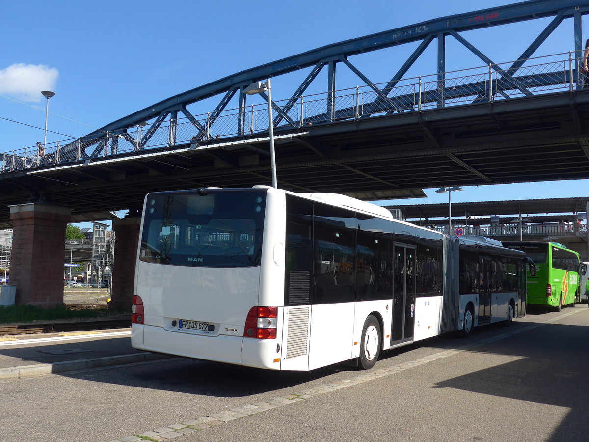 (194'148) - SBG Freiburg - FR-JS 877 - MAN am 18. Juni 2018 beim Bahnhof Freiburg