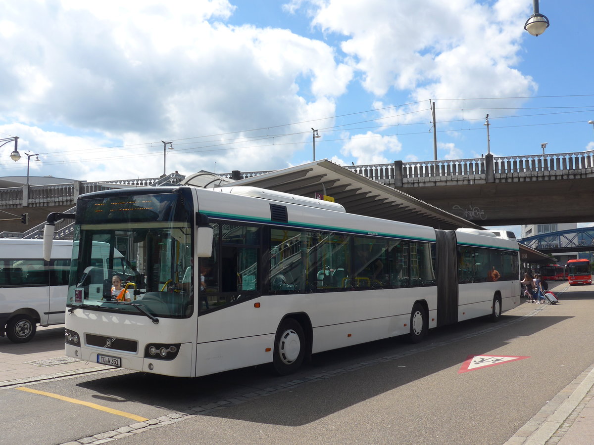 (194'216) - Weiss, Rottenburg - T-W 351 - Volvo (ex Bender, Ehringshausen) am 18. Juni 2018 beim Bahnhof Freiburg