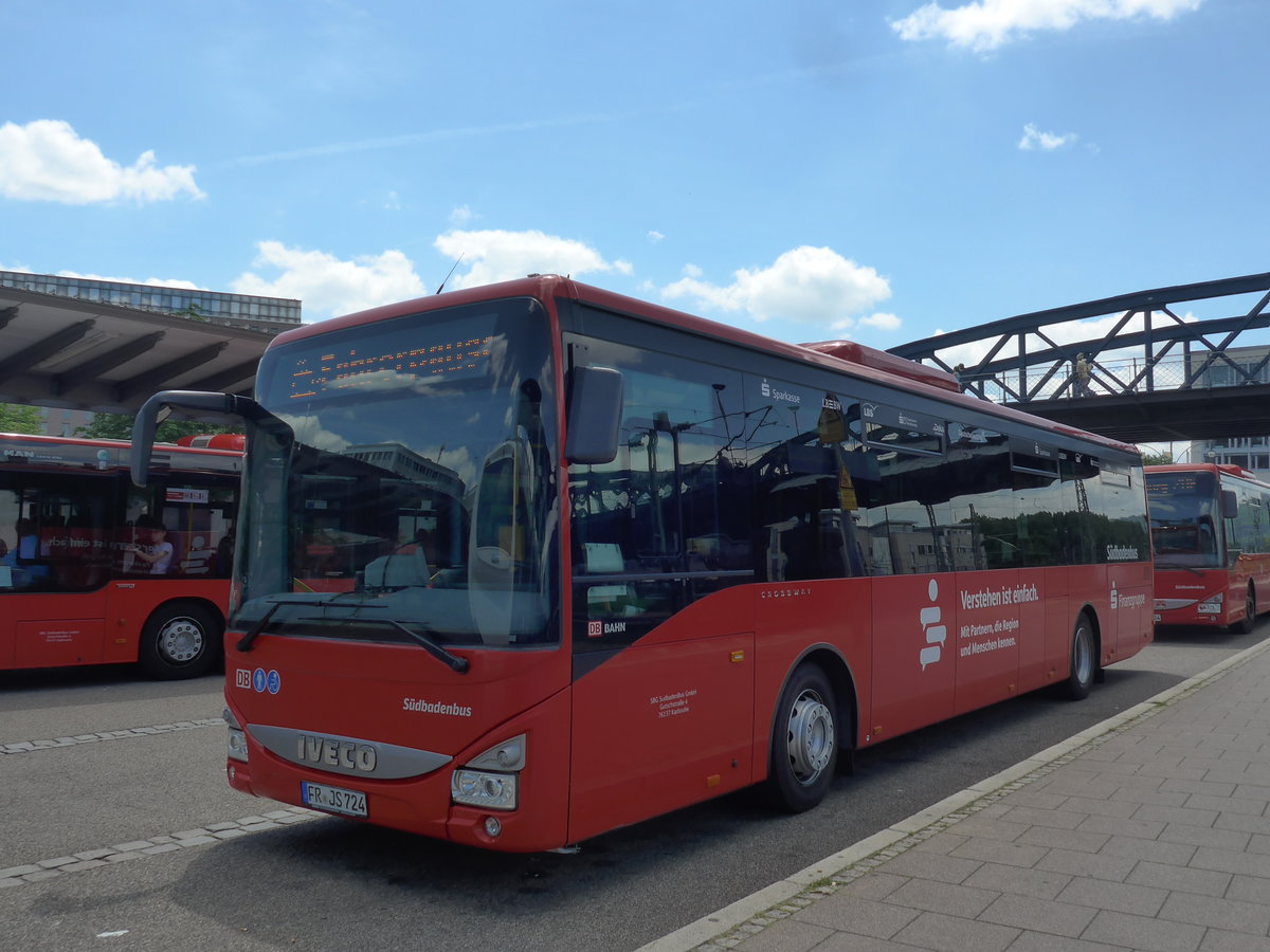 (194'241) - SBG Freiburg - FR-JS 724 - Iveco am 18. Juni 2018 beim Bahnhof Freiburg