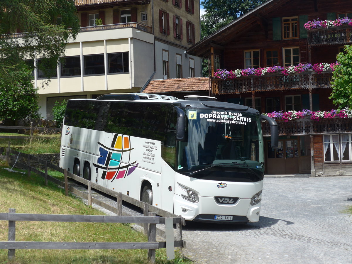 (194'416) - Aus Tschechien: Dvork, Mlad Vozice - 7C4 1391 - VDL am 25. Juni 2018 in Lauterbrunnen, Kriche