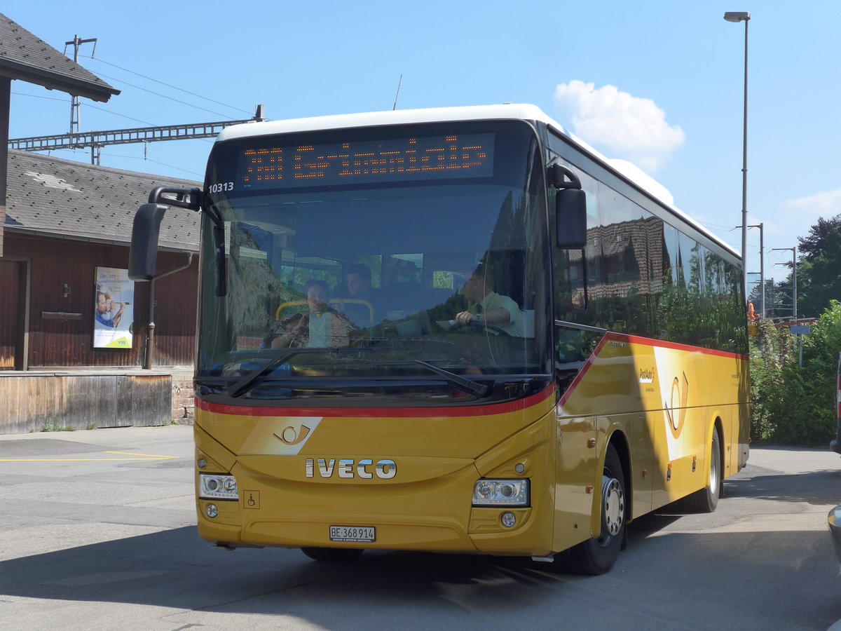 (194'671) - Spring, Schwenden - BE 368'914 - Iveco am 9. Juli 2018 beim Bahnhof Wimmis