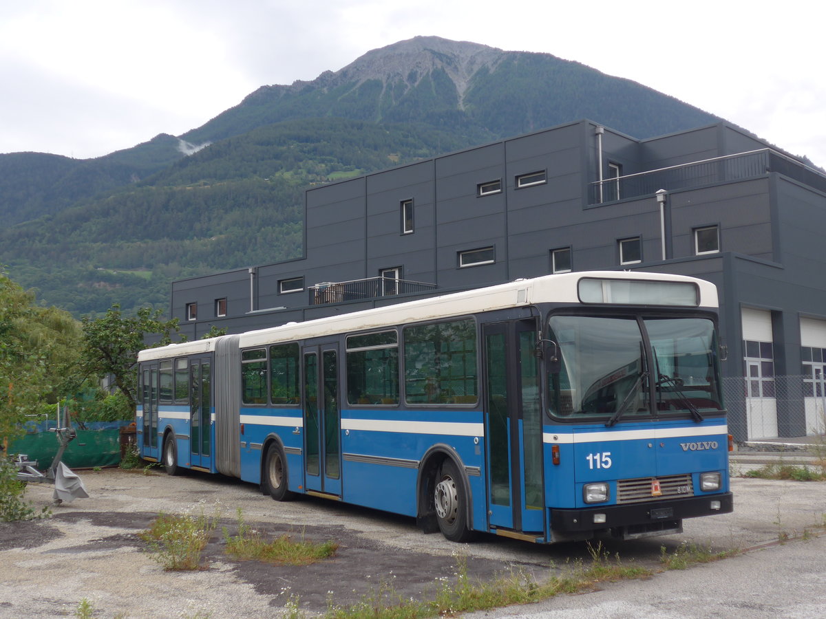 (194'914) - Ruffiner, Turtmann - Nr. 115 - Volvo/R&J (ex VBL Luzern Nr. 115) am 21. Juli 2018 in Turtmann, Garage