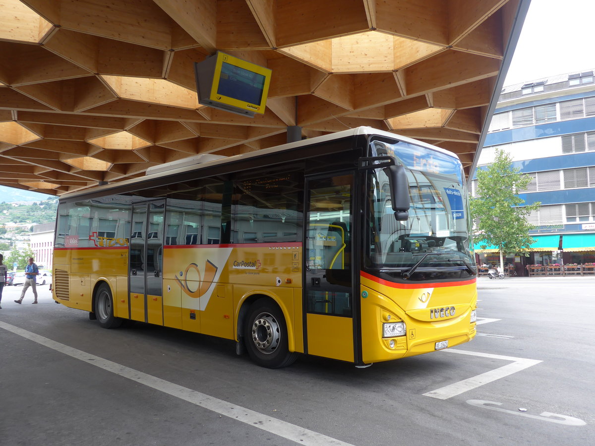 (195'035) - Evquoz, Erde - VS 13'423 - Iveco am 22. Juli 2018 beim Bahnhof Sion