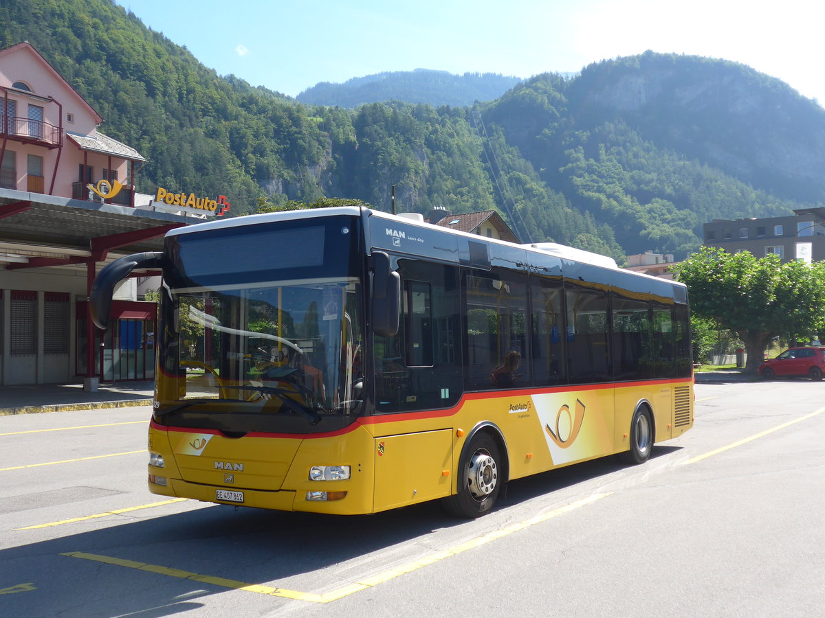 (195'240) - AVG Meiringen - Nr. 62/BE 407'862 - MAN/Gpel am 29. Juli 2018 in Meiringen, Postautostation