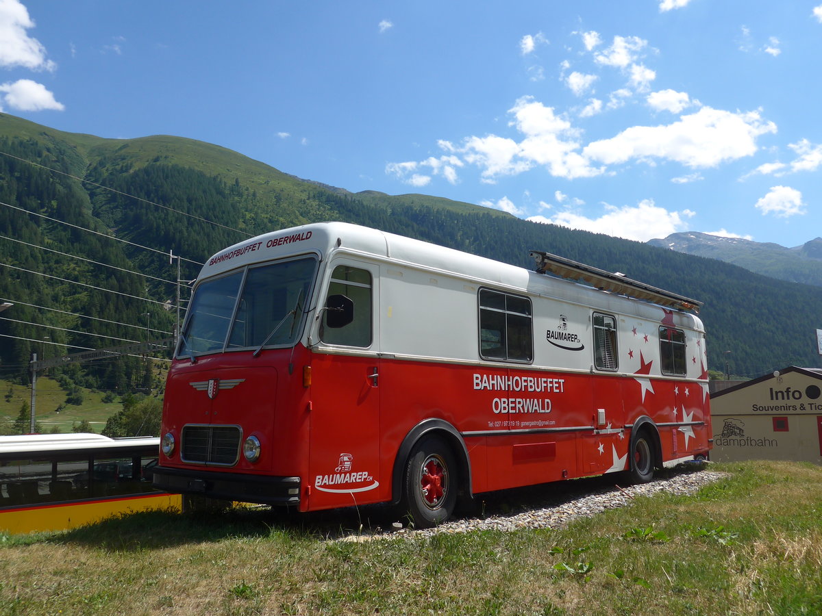 (195'306) - Bahnhofbuffet, Oberwald - FBW/Hess (ex Schirmbildwagen, Solothurn) am 29. Juli 2018 beim Bahnhof Oberwald