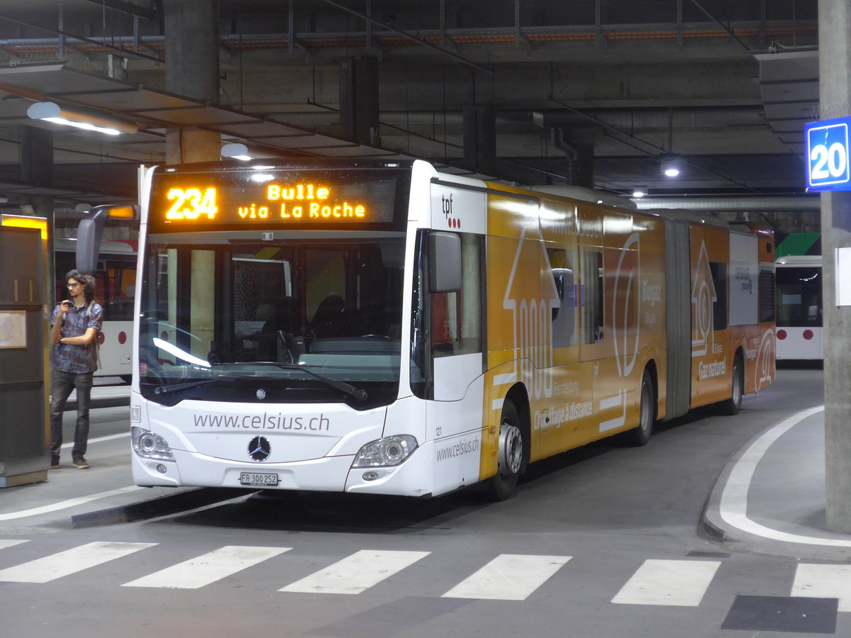 (195'558) - TPF Fribourg - Nr. 121/FR 300'252 - Mercedes am 5. August 2018 in Fribourg, Busbahnhof