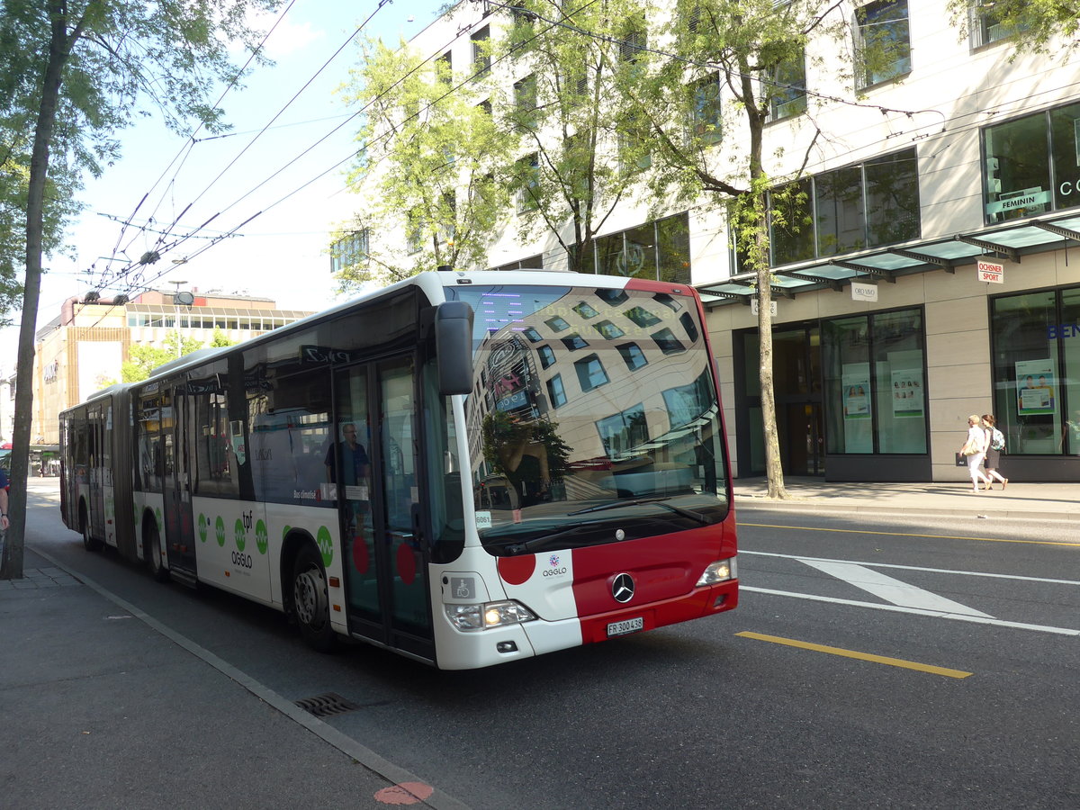 (195'642) - TPF Fribourg - Nr. 593/FR 300'438 - Mercedes am 5. August 2018 beim Bahnhof Fribourg