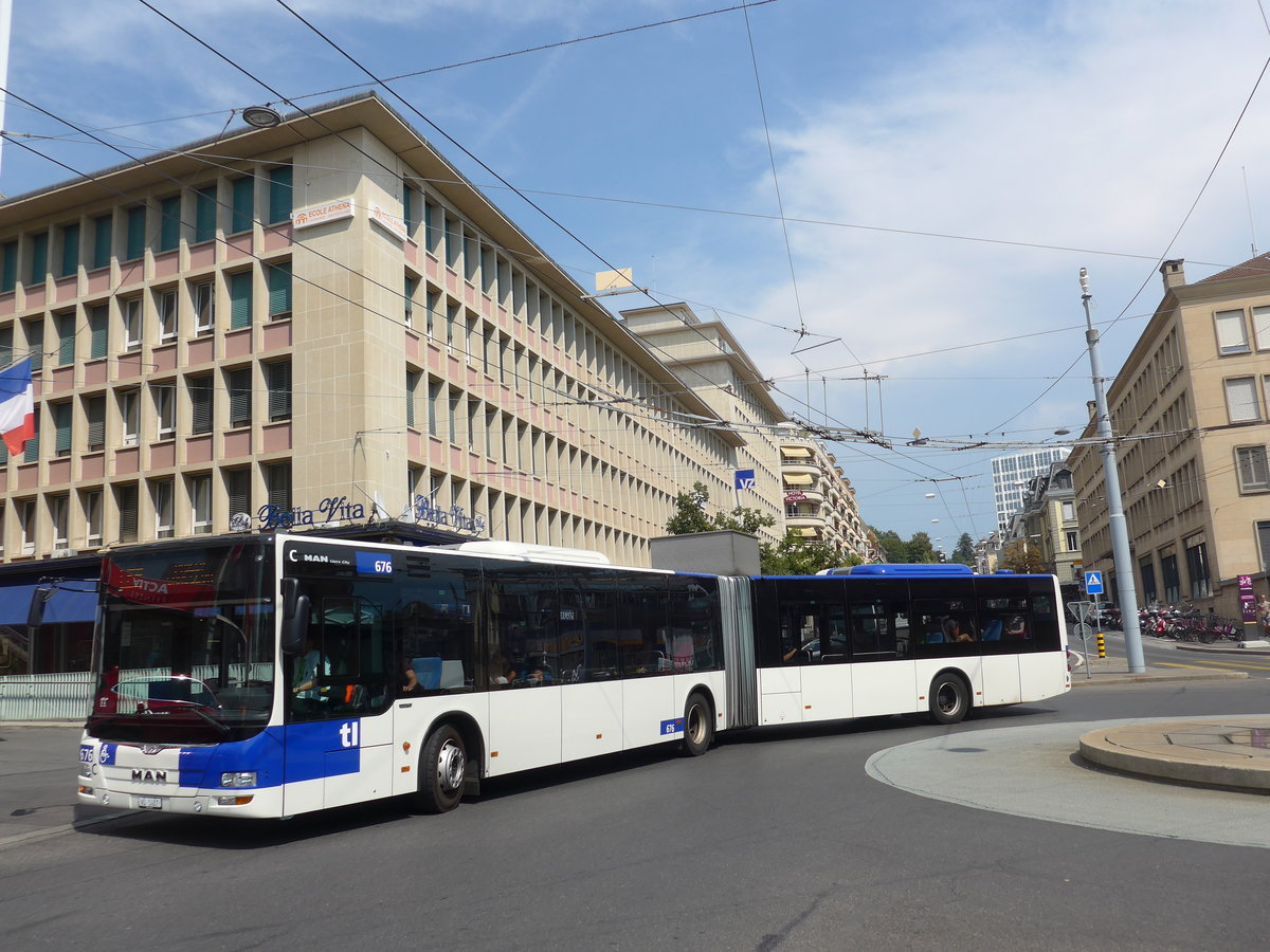 (195'736) - TL Lausanne - Nr. 676/VD 1487 - MAN am 6. August 2018 beim Bahnhof Lausanne