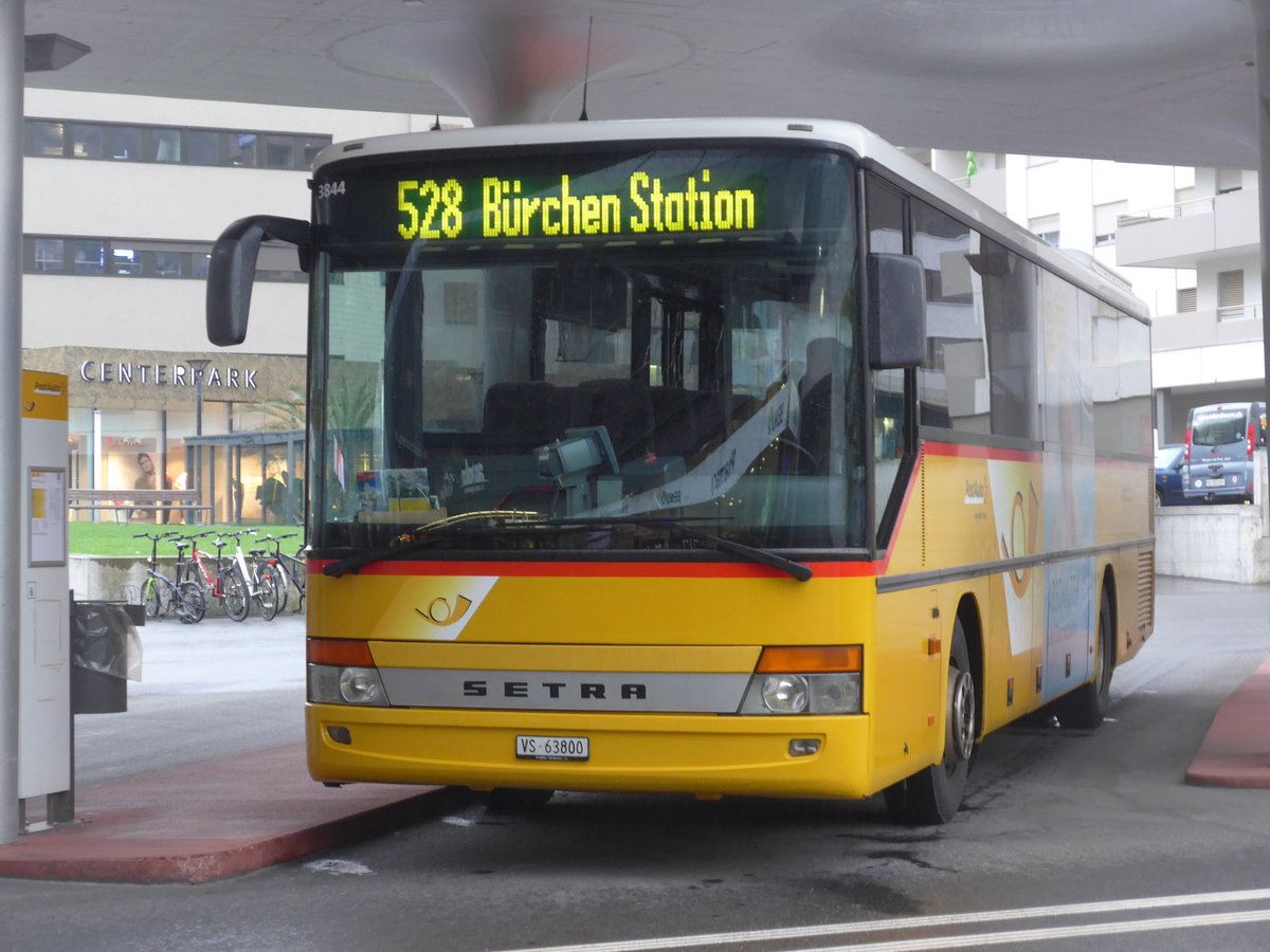 (195'786) - Autotour, Visp - VS 63'800 - Setra am 6. August 2018 beim Bahnhof Visp