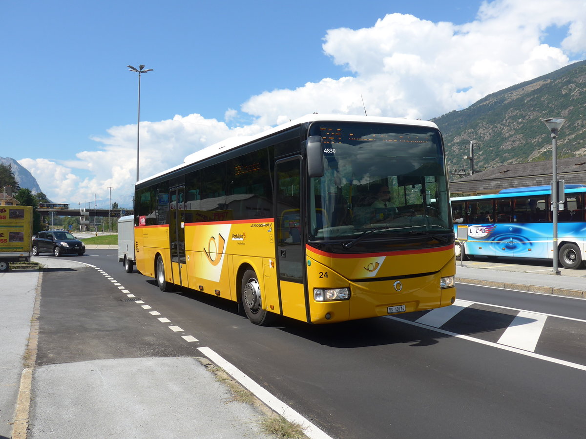 (196'071) - Jaggi, Kippel - Nr. 24/VS 10'714 - Irisbus am 19. August 2018 beim Bahnhof Gampel-Steg