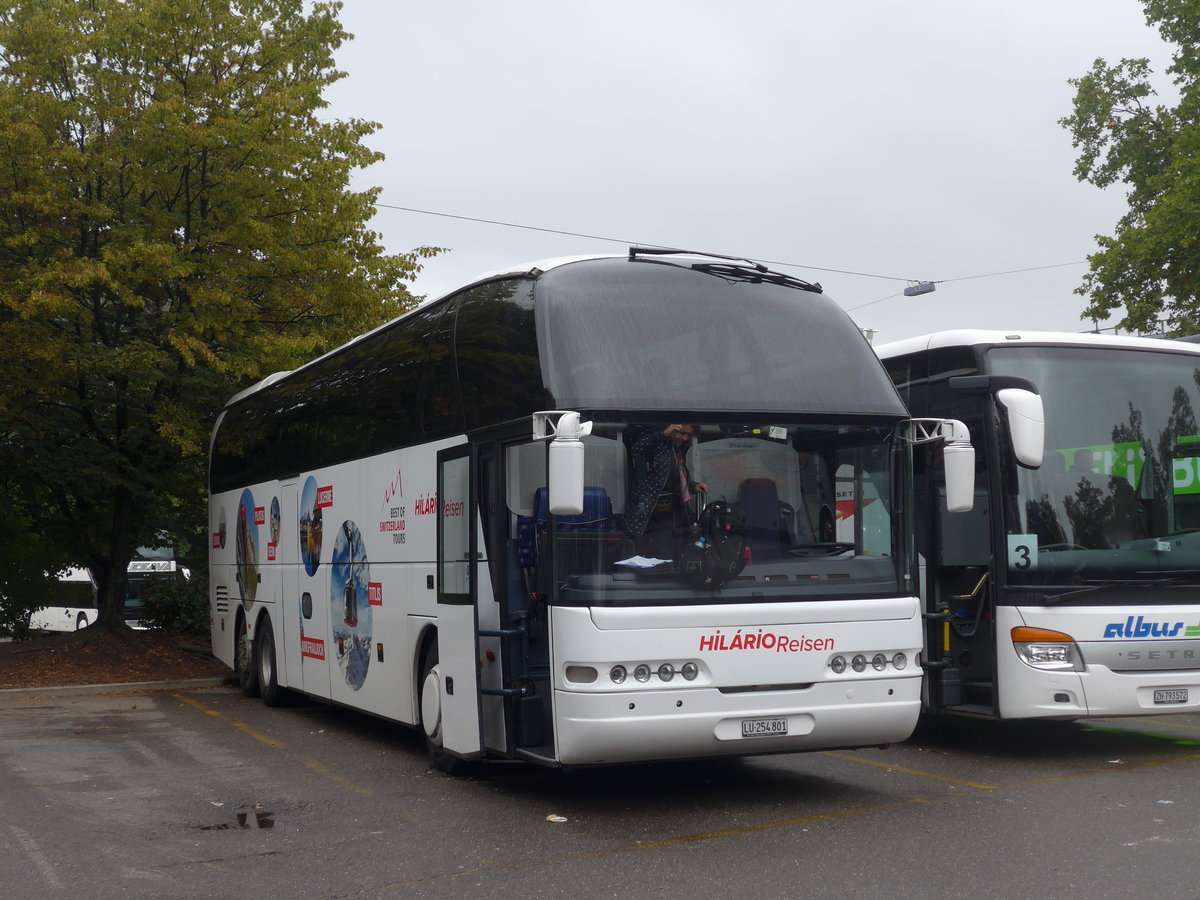 (196'244) - Hilrio, Schtz - LU 254'801 - Neoplan am 1. September 2018 in Zrich, Sihlquai