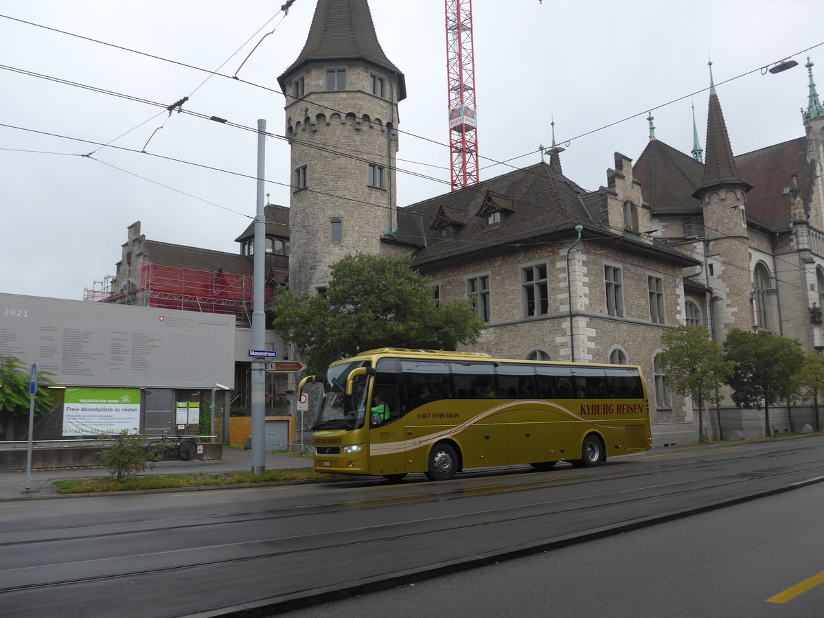 (196'249) - Kyburg Reisen, Effretikon - ZH 672'831 - Volvo am 1. September 2018 beim Bahnhof Zrich