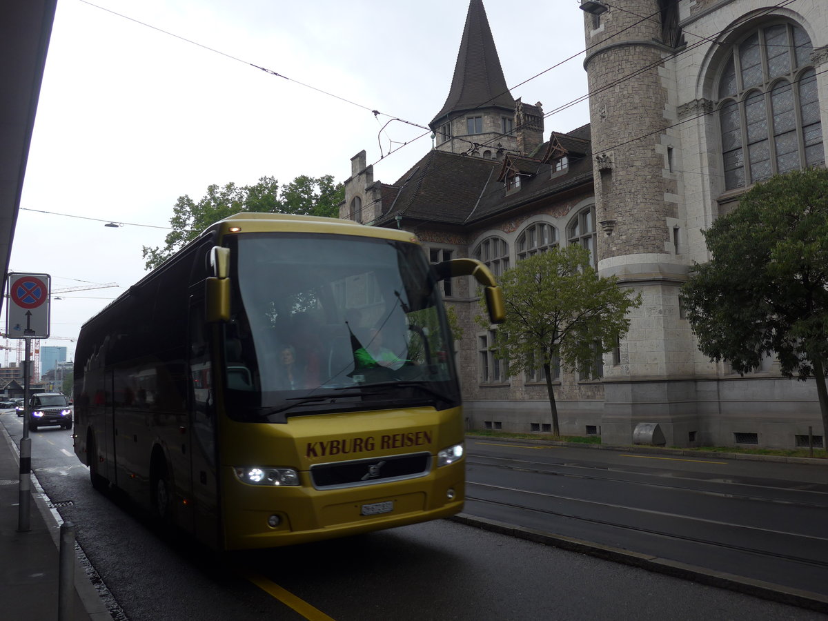 (196'253) - Kyburg Reisen, Effretikon - ZH 672'831 - Volvo am 1. September 2018 beim Bahnhof Zrich