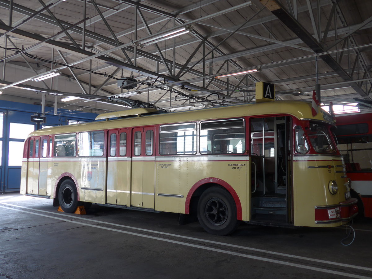 (197'113) - SSV Salzburg (POS) - Nr. 123/S 178 MF - Uerdingen/Henschel Trolleybus (ex SWS Solingen/D Nr. 40) am 13. September 2018 in Salzburg, Betriebshof