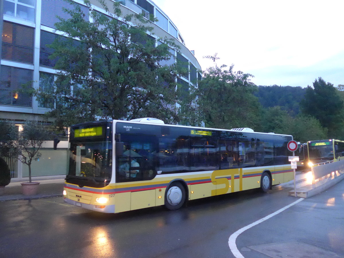 (198'065) - STI Thun - Nr. 127/BE 700'127 - MAN am 30. September 2018 bei der Schifflndte Thun