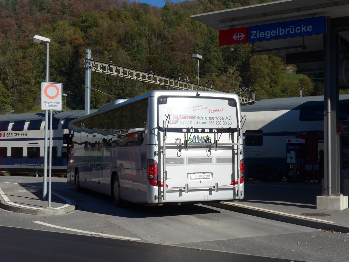 (198'231) - AWA Amden - Nr. 1/SG 39'001 - Setra am 13. Oktober 2018 beim Bahnhof Ziegelbrcke