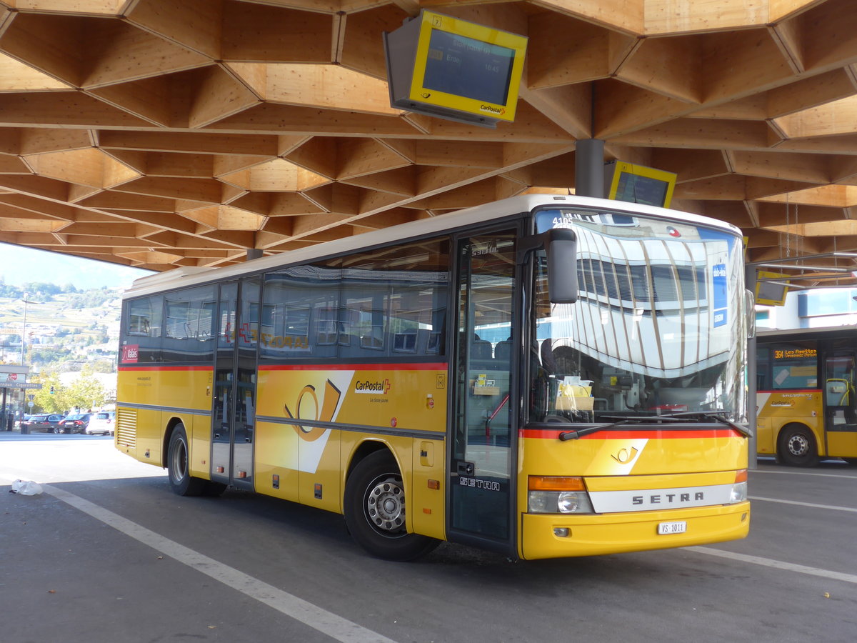 (198'282) - Evquoz, Erde - VS 1011 - Setra am 14. Oktober 2018 beim Bahnhof Sion