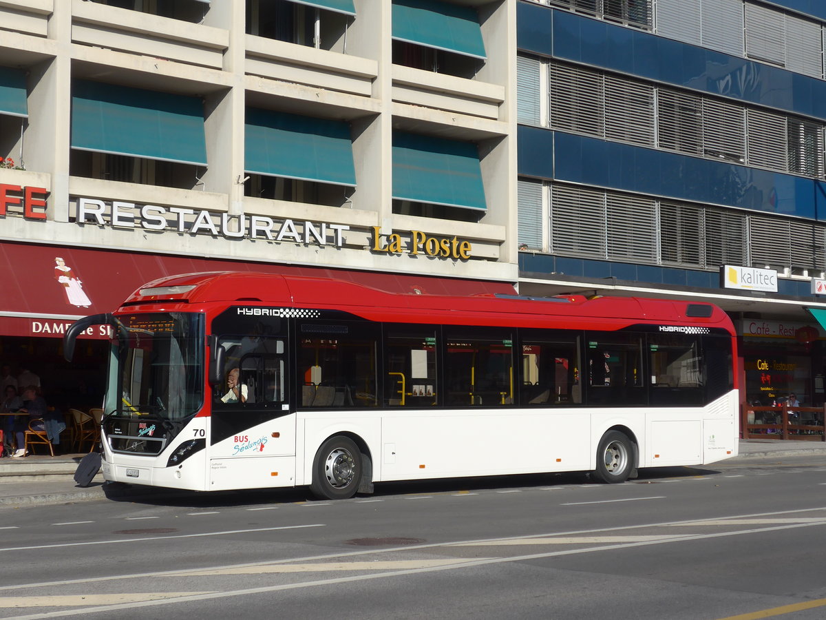 (198'293) - PostAuto Wallis - Nr. 70/VS 428'858 - Volvo am 14. Oktober 2018 beim Bahnhof Sion