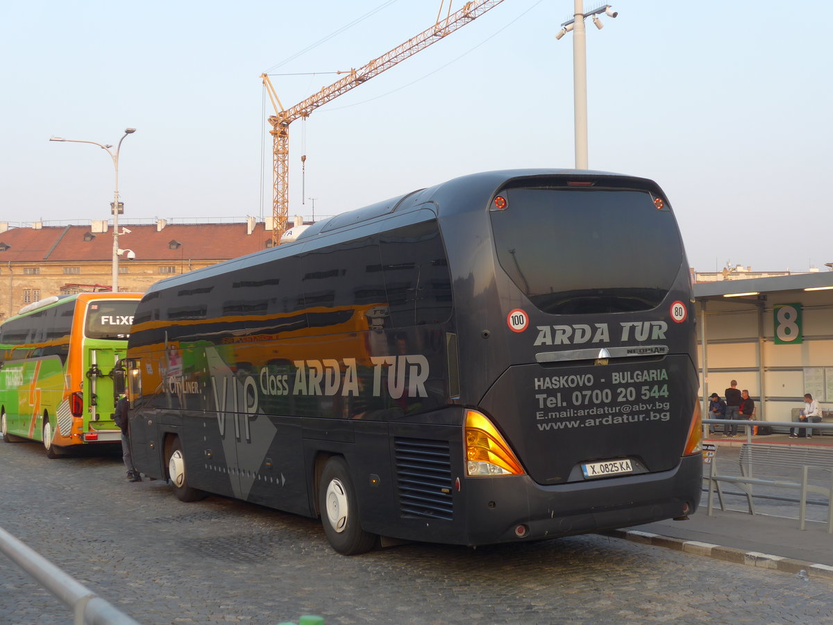 (198'450) - Aus Bulgarien: Arda Tur, Haskovo - X 0825 KA - Neoplan am 18. Oktober 2018 in Praha, Florenc