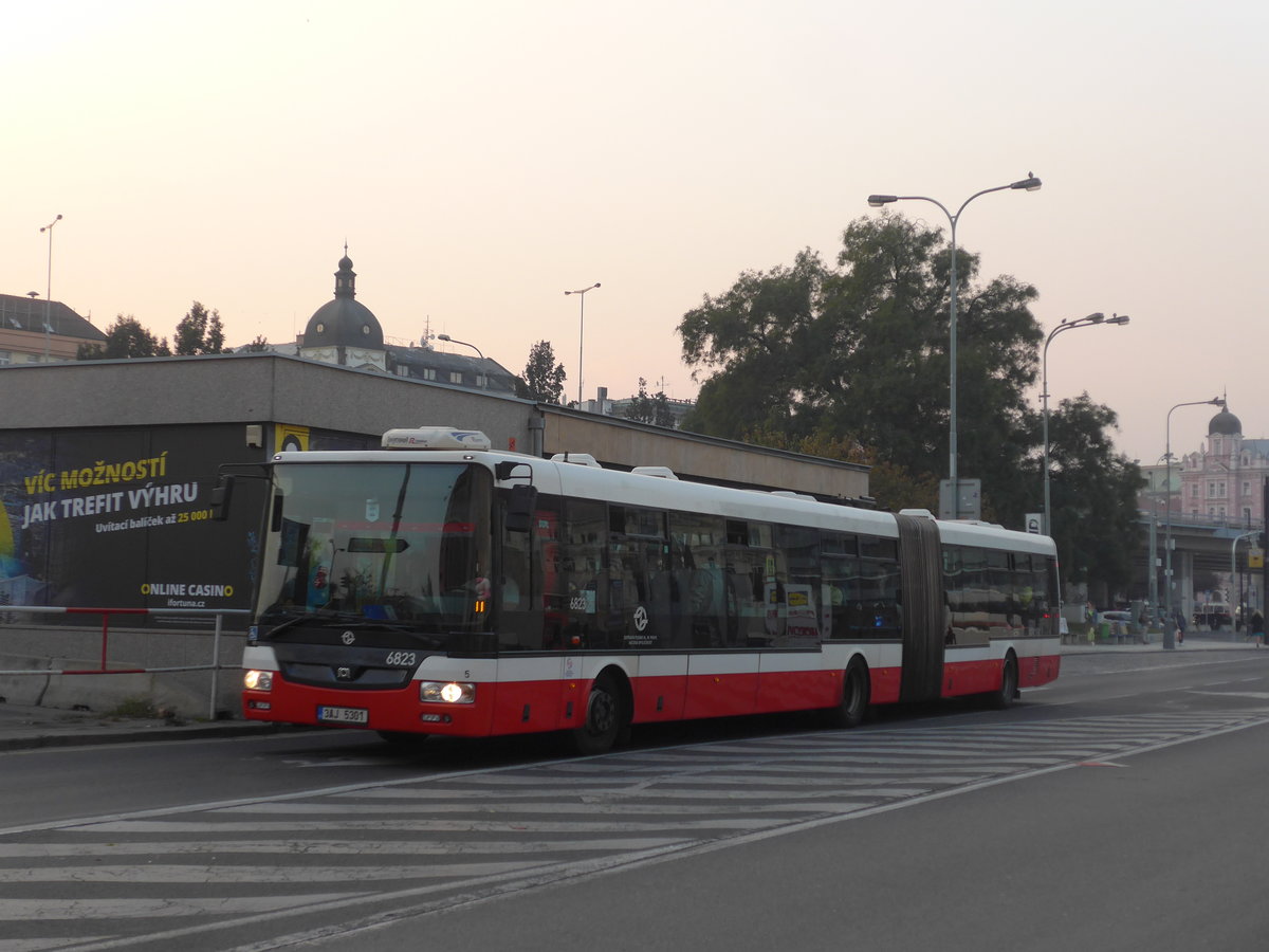 (198'469) - DPP Praha - Nr. 6823/3AJ 5301 - SOR am 18. Oktober 2018 in Praha, Florenc