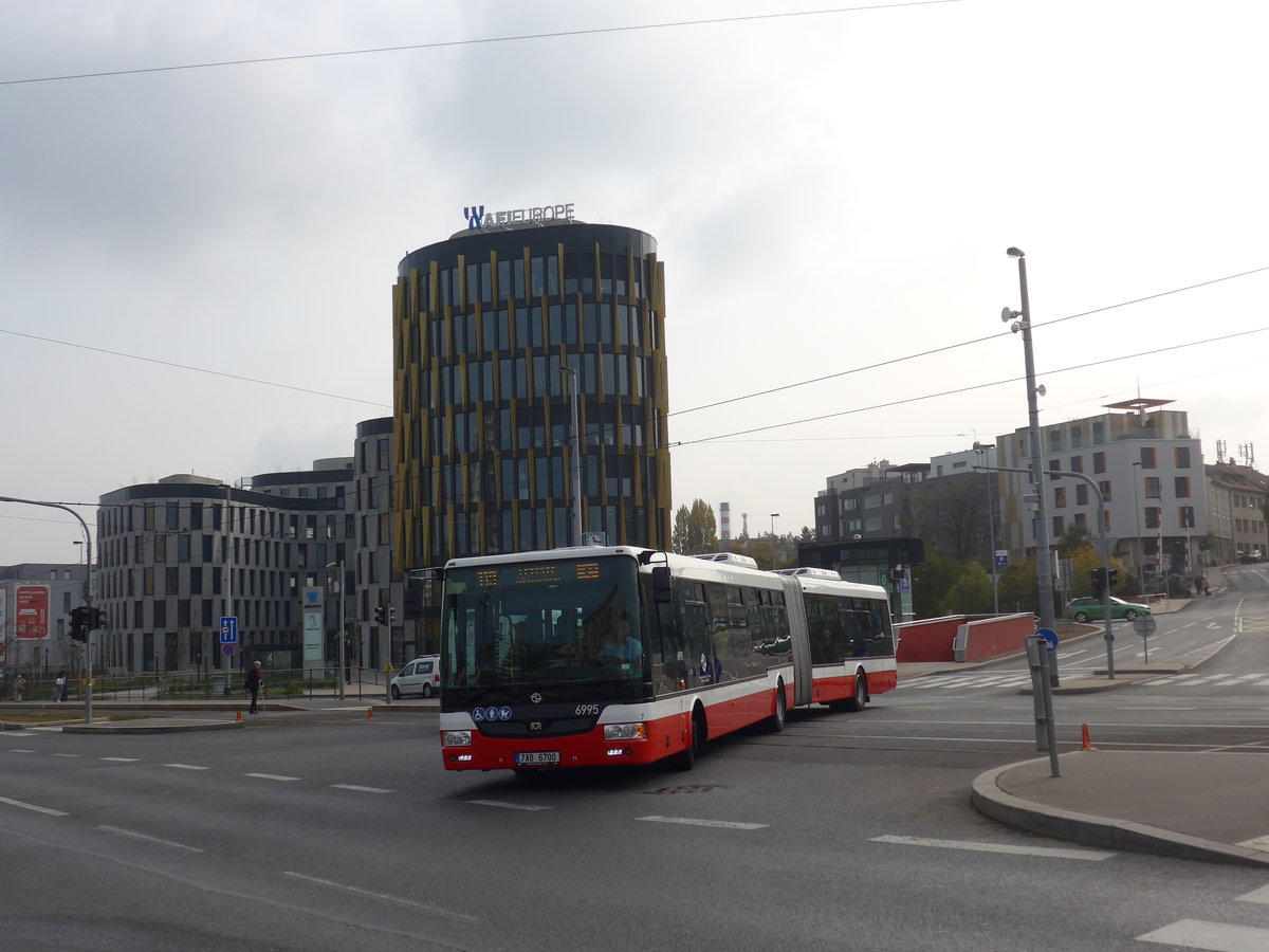 (198'548) - DPP Praha - Nr. 6995/7AB 6700 - SOR am 19. Oktober 2018 in Praha, Ndraz Veleslavn