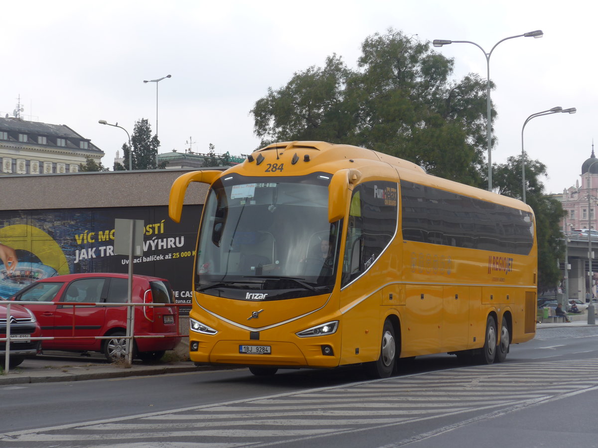 (198'591) - Student Agency, Brno - Nr. 284/1BJ 9284 - Volvo/Irizar am 19. Oktober 2018 in Praha, Florenc