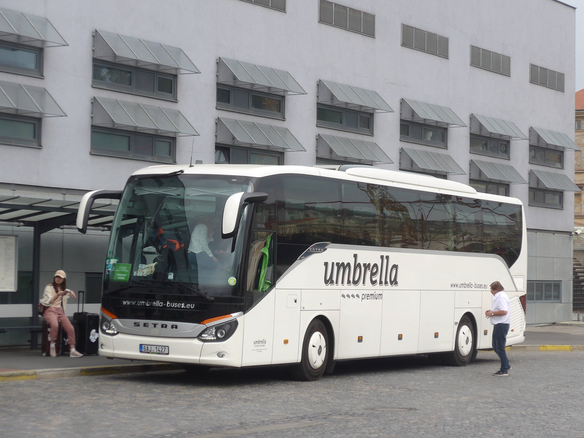 (198'611) - Umbrella, Praha - 6AJ 1427 - Setra am 19. Oktober 2018 in Praha, Florenc