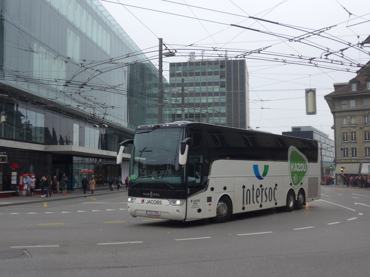 (199'066) - Aus Belgien: Jacobs, Genk - 1-EXU-281 - Van Hool am 29. Oktober 2018 beim Bahnhof Bern