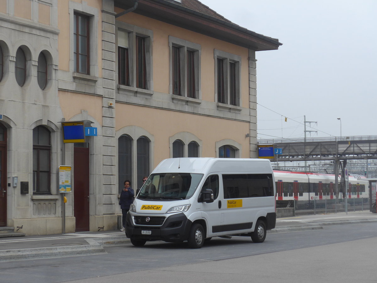 (199'196) - CarPostal Ouest - JU 35'182 - Fiat am 4. November 2018 beim Bahnhof Delmont