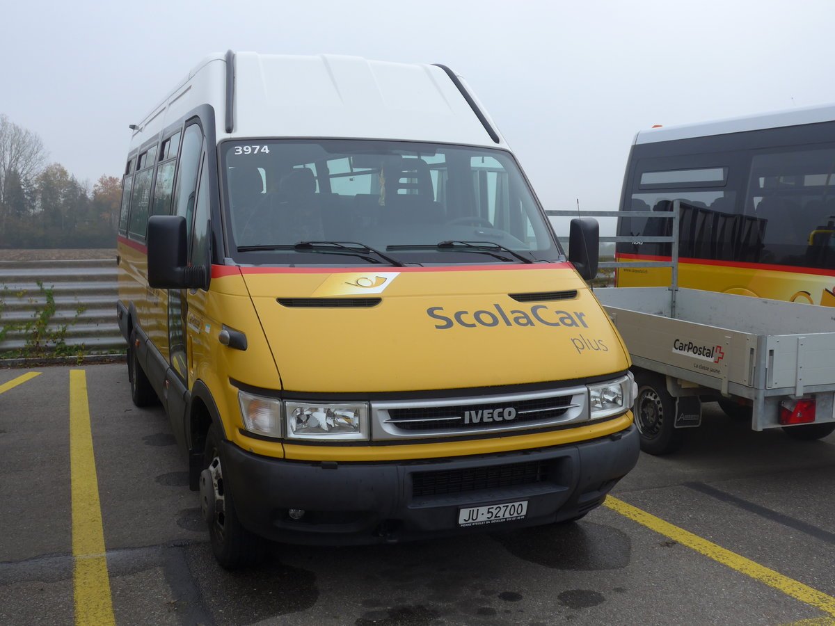 (199'237) - CarPostal Ouest - JU 52'700 - Iveco am 4. November 2018 in Develier, Parkplatz