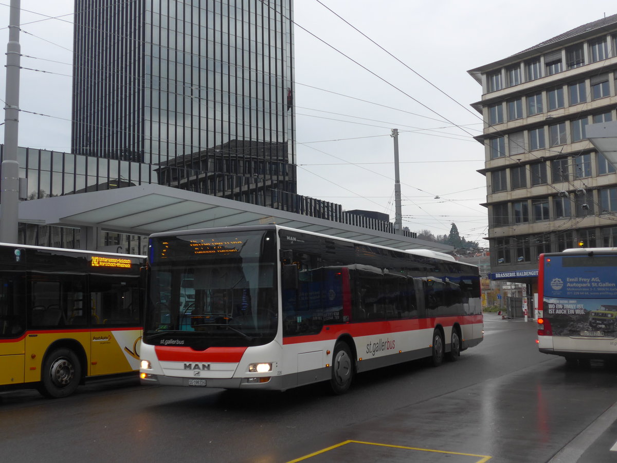 (199'452) - St. Gallerbus, St. Gallen - Nr. 226/SG 198'226 - MAN am 24. November 2018 beim Bahnhof St. Gallen