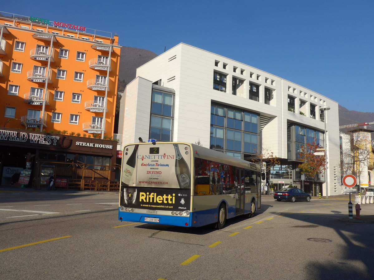 (199'767) - FART Locarno - Nr. 82/TI 229'182 - Solaris am 7. Dezember 2018 beim Bahnhof Locarno