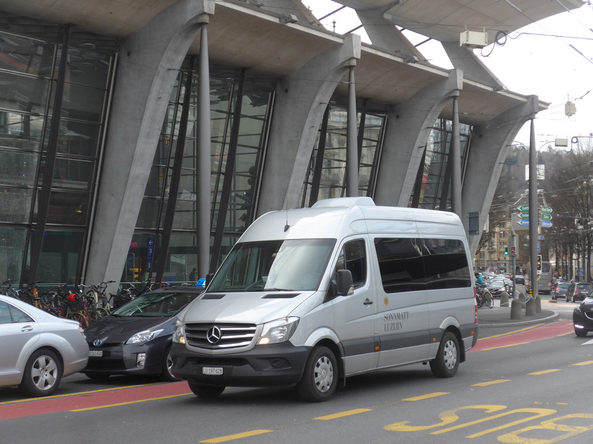 (199'837) - Sonnmatt, Luzern - LU 197'628 - Mercedes am 8. Dezember 2018 beim Bahnhof Luzern