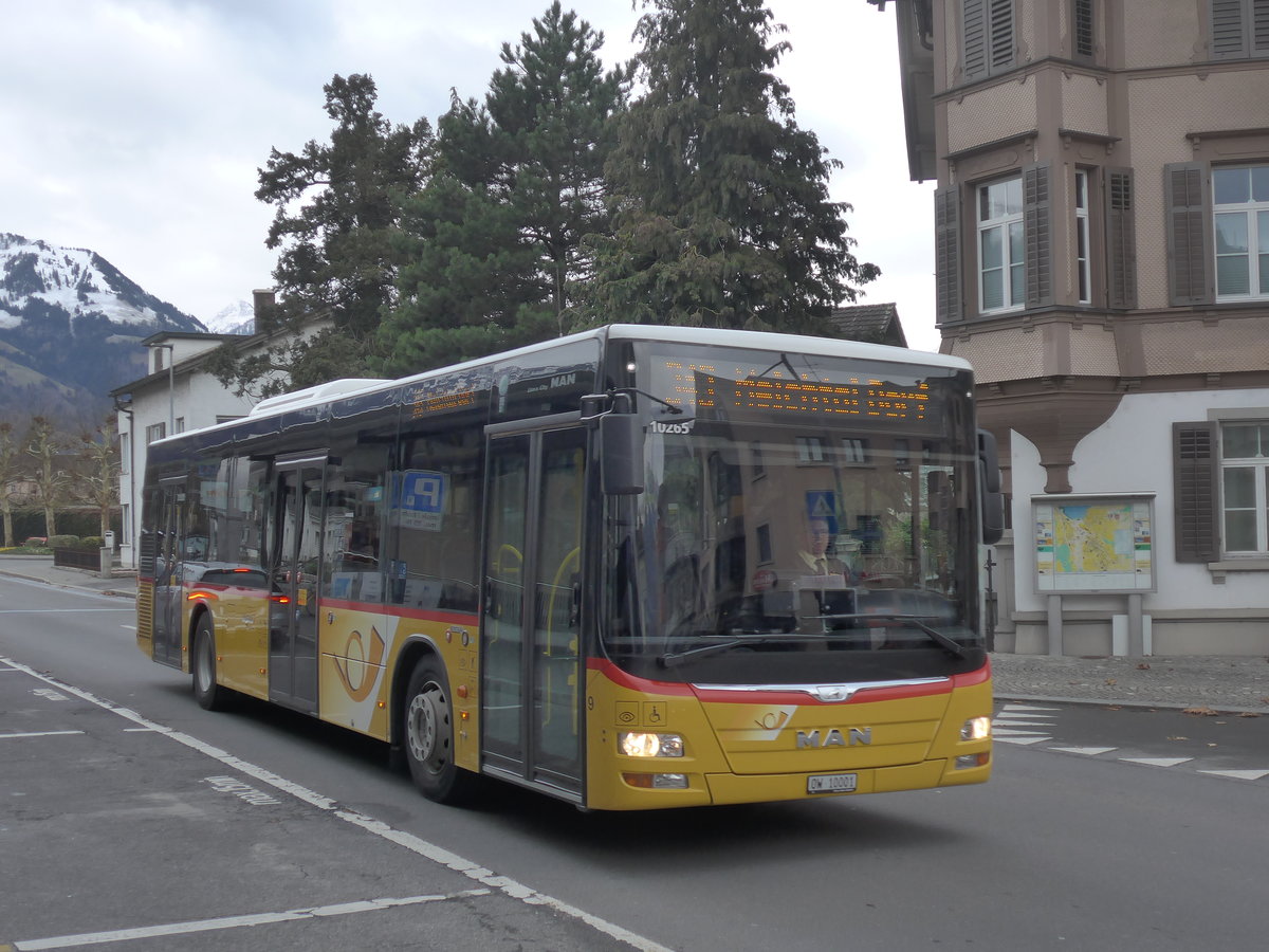 (199'842) - Dillier, Sarnen - Nr. 9/OW 10'001 - MAN am 8. Dezember 2018 beim Bahnhof Sarnen