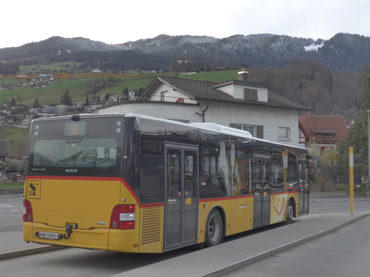 (199'849) - Dillier, Sarnen - Nr. 1/OW 10'601 - MAN am 8. Dezember 2018 beim Bahnhof Sarnen