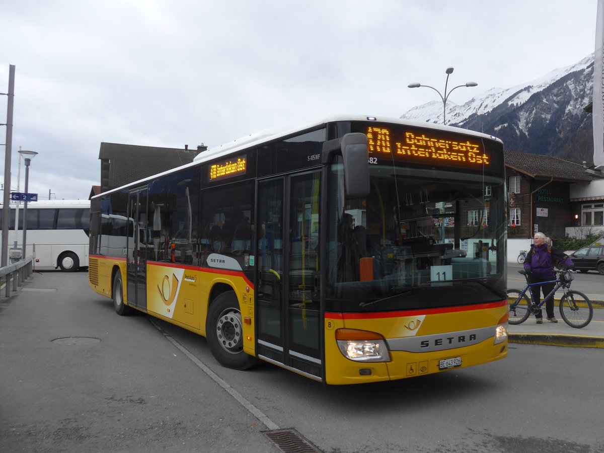 (199'856) - Flck, Brienz - Nr. 8/BE 643'926 - Setra am 8. Dezember 2018 beim Bahnhof Brienz