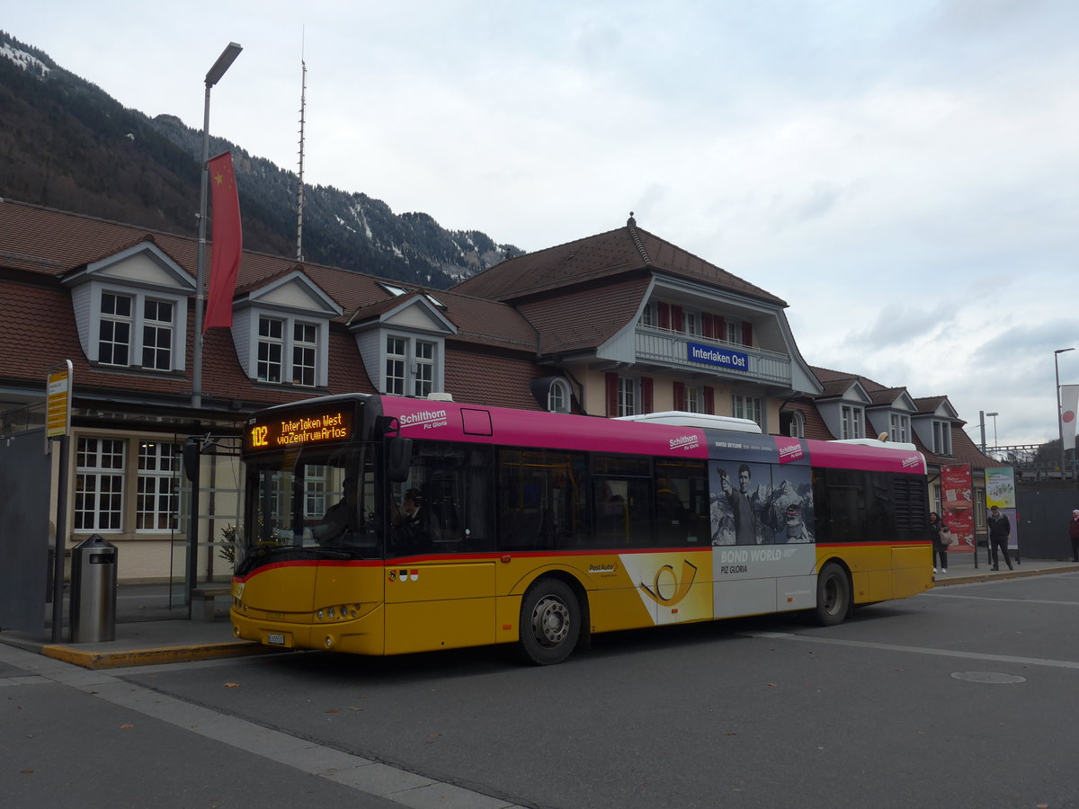 (199'879) - PostAuto Bern - BE 610'537 - Solaris am 8. Dezember 2018 beim Bahnhof Interlaken Ost