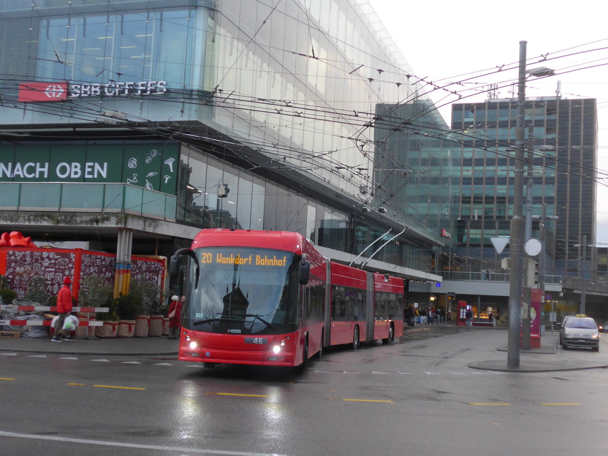 (199'937) - Bernmobil, Bern - Nr. 46 - Hess/Hess Doppelgelenktrolleybus am 10. Dezember 2018 beim Bahnhof Bern