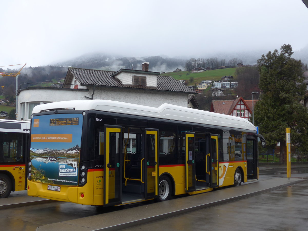 (200'125) - PostAuto Zentralschweiz - OW 22'255 - VDL am 24. Dezember 2018 beim Bahnhof Sarnen