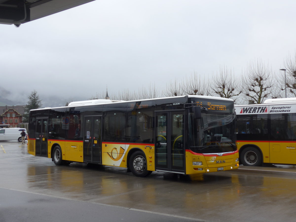 (200'129) - PostAuto Zentralschweiz - Nr. 1/OW 10'601 - MAN (ex Dillier, Sarnen Nr. 1) am 24. Dezember 2018 beim Bahnhof Sarnen