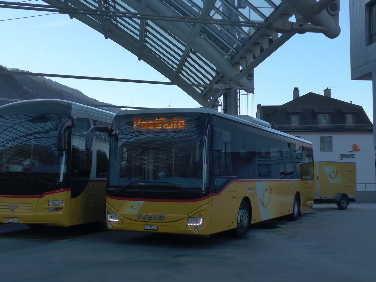 (200'305) - PostAuto Graubnden - GR 170'437 - Iveco am 26. Dezember 2018 in Chur, Postautostation