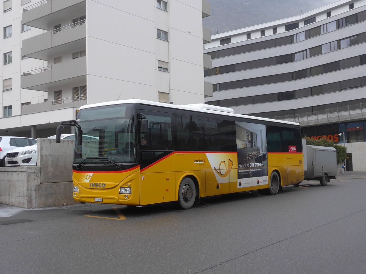 (200'332) - PostAuto Wallis - VS 445'904 - Iveco am 30. Dezember 2018 beim Bahnhof Visp