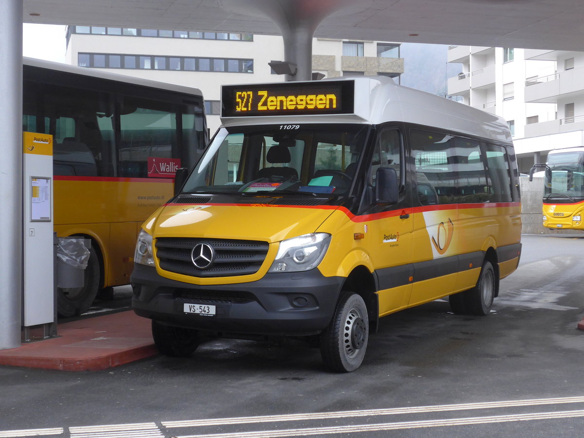 (200'333) - Autotour, Visp - VS 543 - Mercedes am 30. Dezember 2018 beim Bahnhof Visp