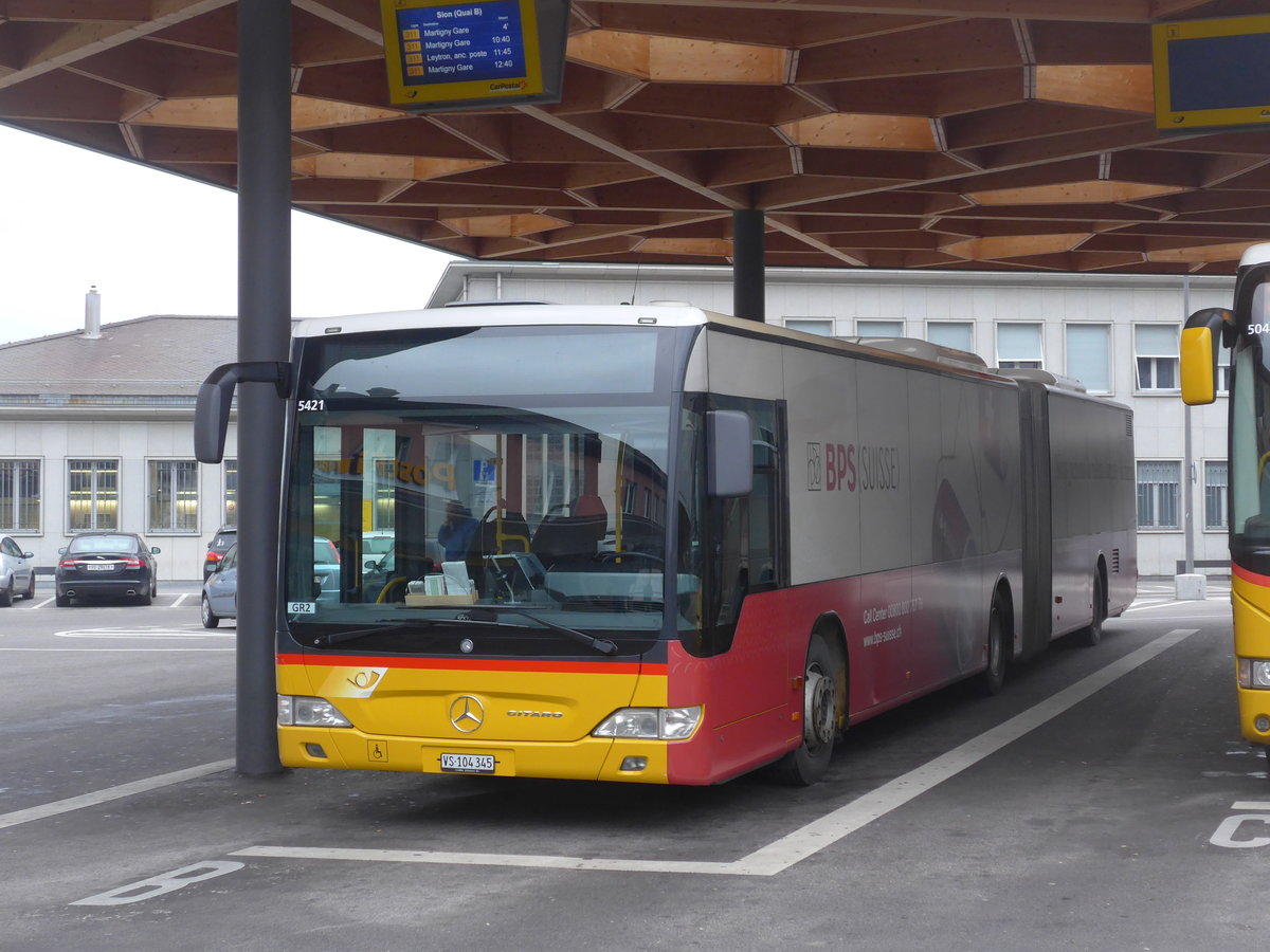 (200'334) - Buchard, Leytron - VS 104'345 - Mercedes am 30. Dezember 2018 beim Bahnhof Sion