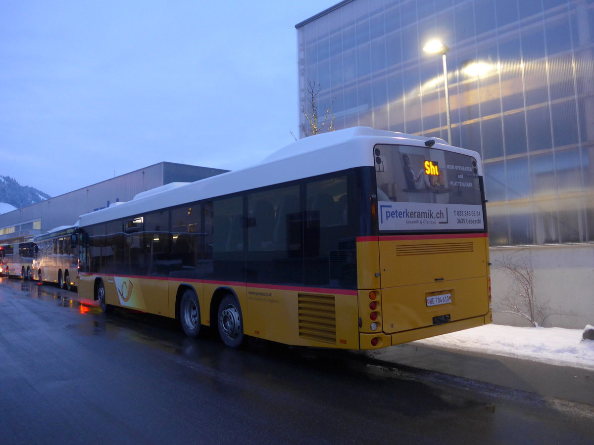 (200'693) - Engeloch, Riggisberg - Nr. 18/BE 704'610 - Scania/Hess am 12. Januar 2019 beim Bahnhof Frutigen