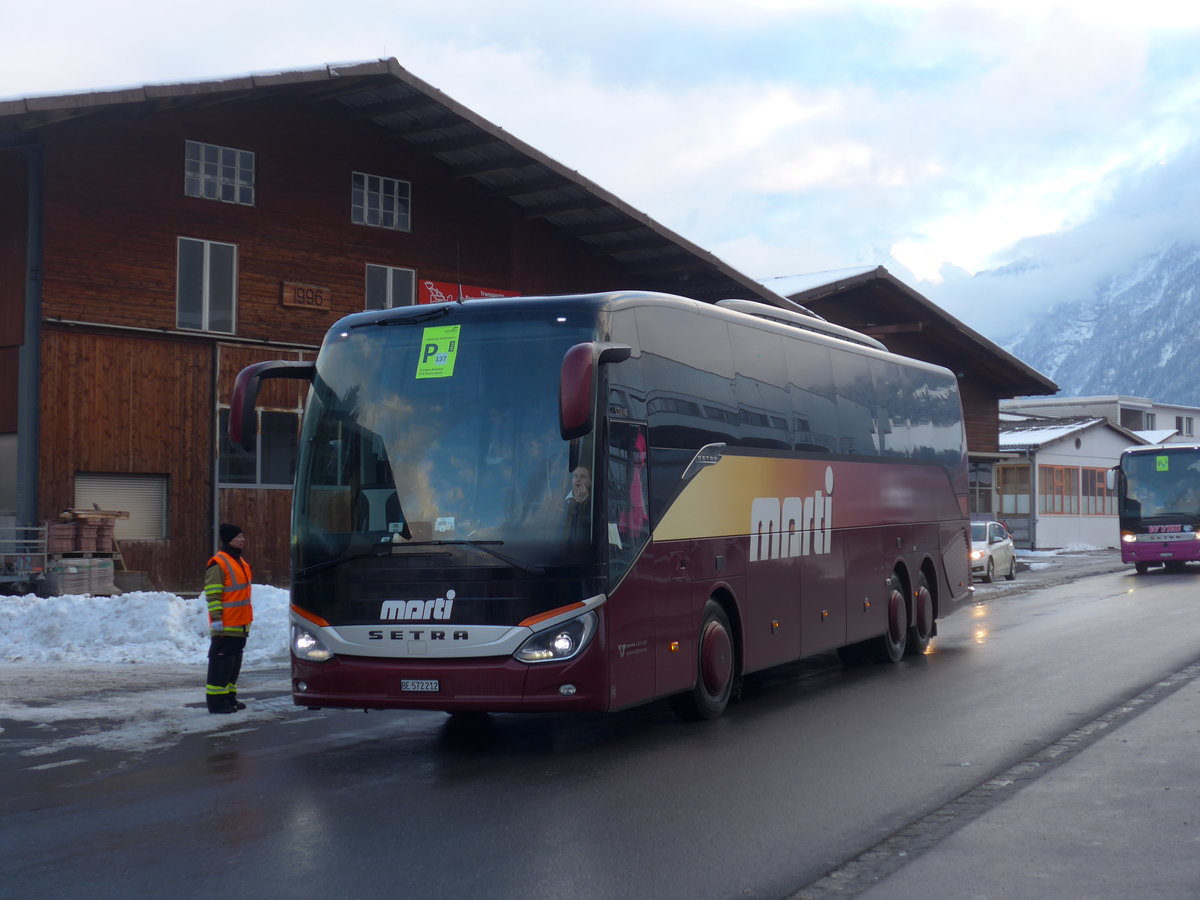 (200'989) - Marti, Kallnach - Nr. 12/BE 572'212 - Setra am 12. Januar 2019 beim Bahnhof Frutigen