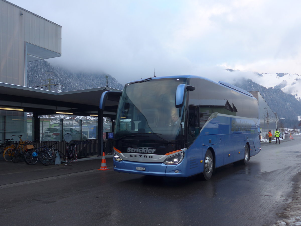 (200'997) - Strickler, Neuheim - ZG 36'425 - Setra am 12. Januar 2019 beim Bahnhof Frutigen