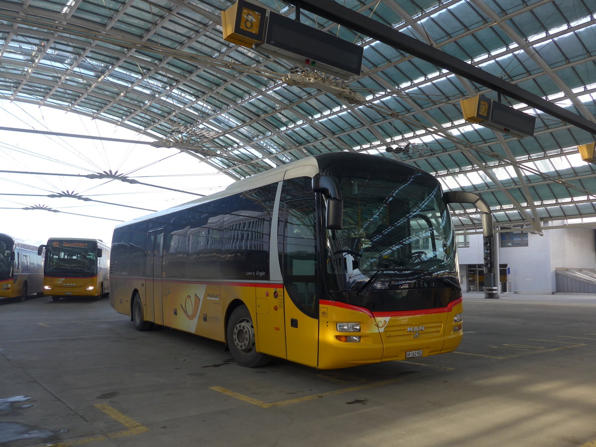 (201'245) - PostAuto Graubnden - GR 162'982 - MAN am 19. Januar 2019 in Chur, Postautostation